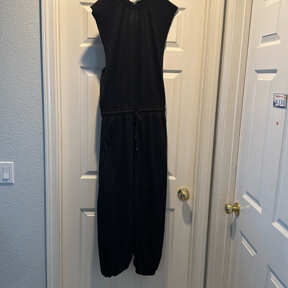Black Sleeveless Jumpsuit Key Hole Back Pockets, Drawstring, Jogger Legs NWT - Picture 1 of 8
